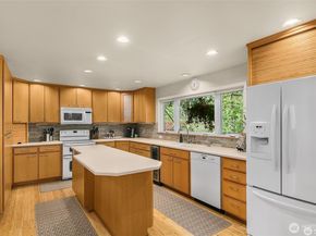 15144 SE 46th Way, Bellevue WA 98006