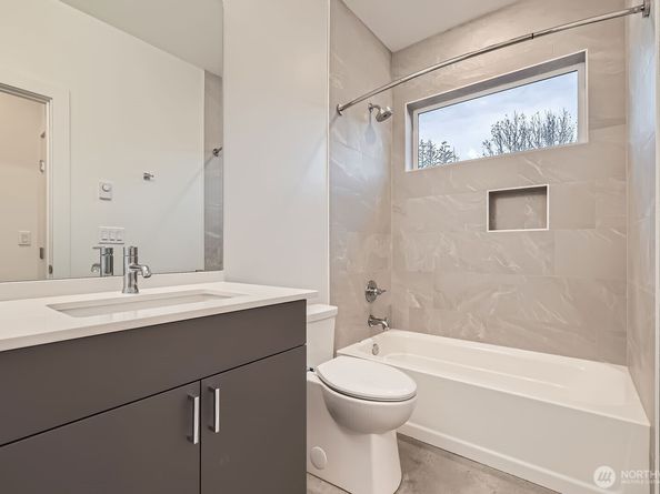 1327 N 185th C, Shoreline WA 98133