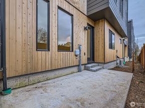 1327 N 185th C, Shoreline WA 98133