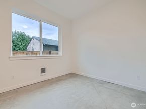 1327 N 185th C, Shoreline WA 98133
