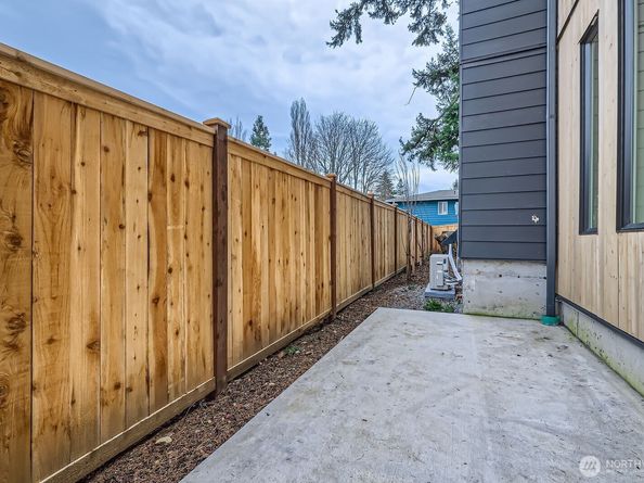 1327 N 185th C, Shoreline WA 98133