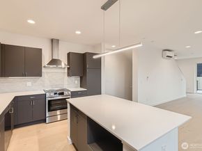 1327 N 185th C, Shoreline WA 98133