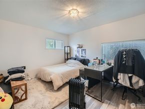 5224 12th Avenue NE, Seattle WA 98105