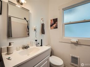 5224 12th Avenue NE, Seattle WA 98105