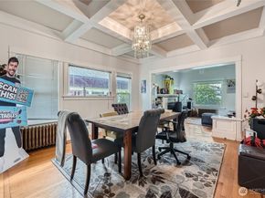 5224 12th Avenue NE, Seattle WA 98105