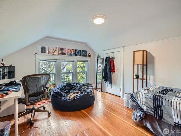 5224 12th Avenue NE, Seattle WA 98105