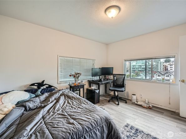5224 12th Avenue NE, Seattle WA 98105