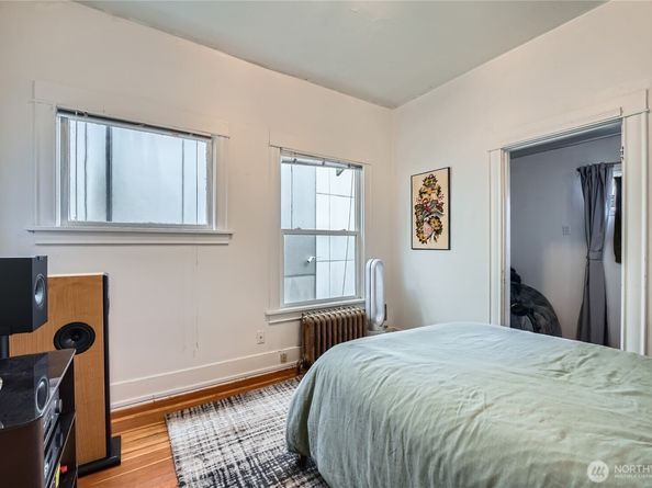 5224 12th Avenue NE, Seattle WA 98105