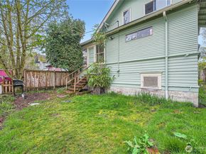5224 12th Avenue NE, Seattle WA 98105