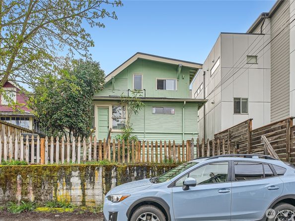 5224 12th Avenue NE, Seattle WA 98105