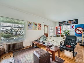 5224 12th Avenue NE, Seattle WA 98105