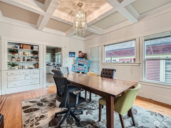 5224 12th Avenue NE, Seattle WA 98105