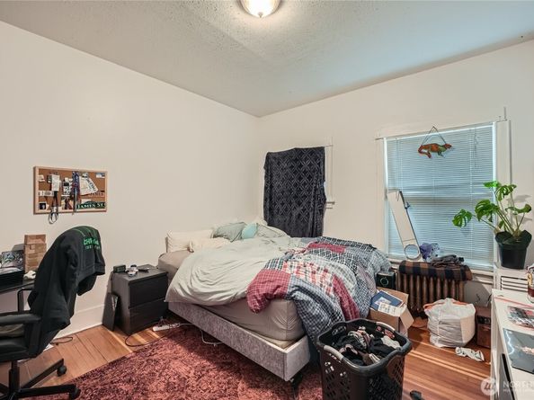 5224 12th Avenue NE, Seattle WA 98105
