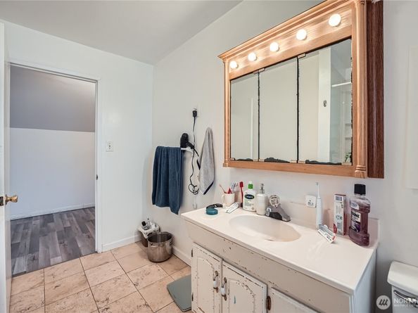 5224 12th Avenue NE, Seattle WA 98105