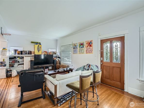 5224 12th Avenue NE, Seattle WA 98105