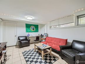 5224 12th Avenue NE, Seattle WA 98105