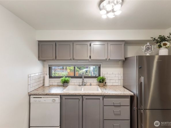 21634 14th Avenue S C4, Des Moines WA 98198