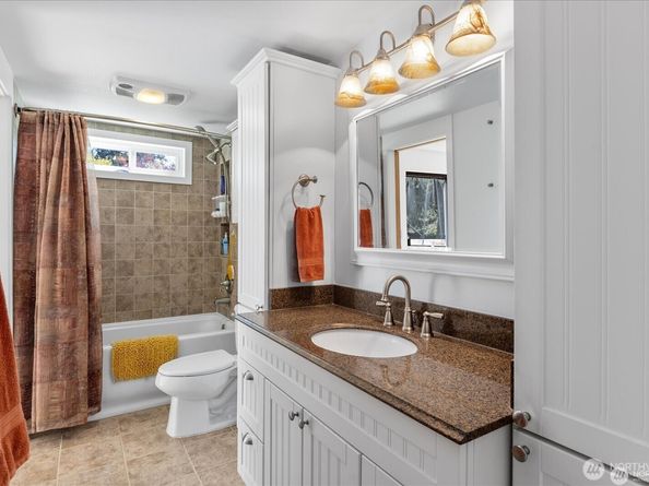 18210 5th Avenue NE, Shoreline WA 98155