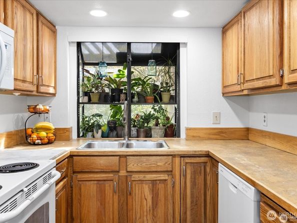 18210 5th Avenue NE, Shoreline WA 98155