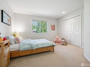 1104 268th Way SE, Sammamish WA 98075