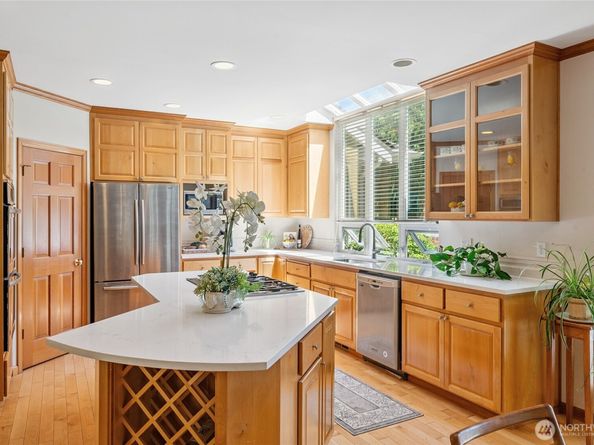 1104 268th Way SE, Sammamish WA 98075