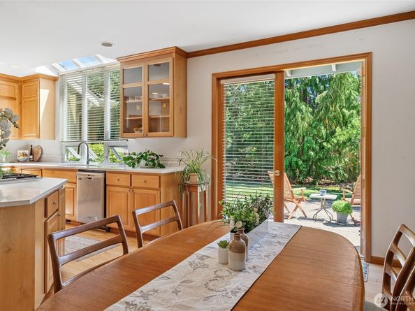 1104 268th Way SE, Sammamish WA 98075