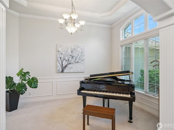 1104 268th Way SE, Sammamish WA 98075