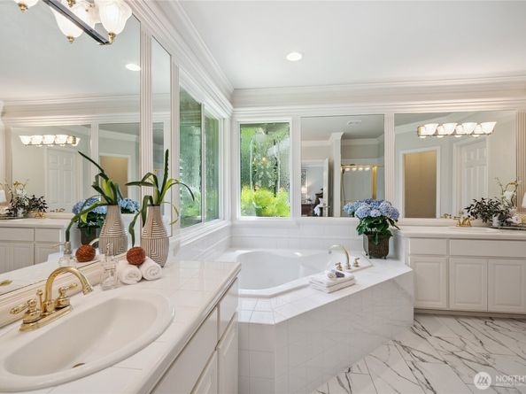 1104 268th Way SE, Sammamish WA 98075