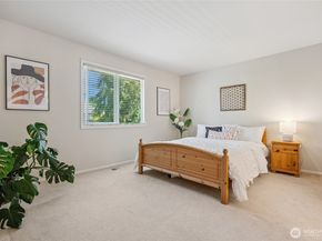 1104 268th Way SE, Sammamish WA 98075