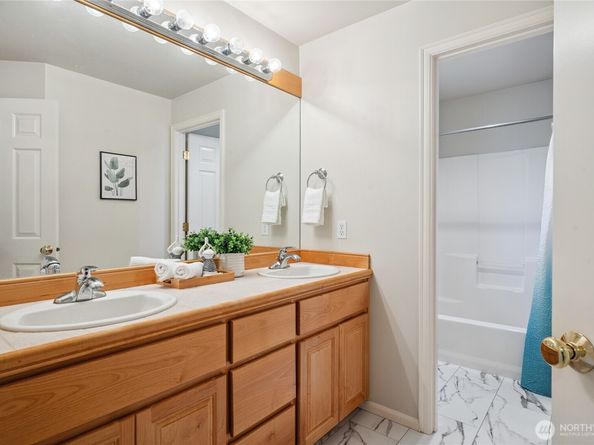 1104 268th Way SE, Sammamish WA 98075