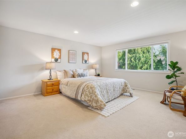 1104 268th Way SE, Sammamish WA 98075