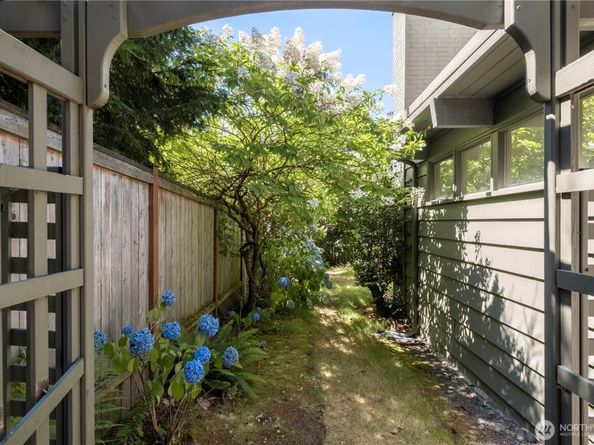 941 20th Place W, Kirkland WA 98033