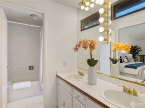 941 20th Place W, Kirkland WA 98033