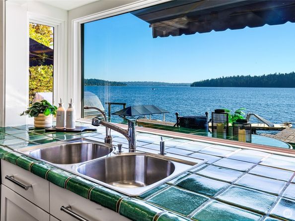 18 Holly Lane, Mercer Island WA 98040