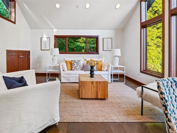 18 Holly Lane, Mercer Island WA 98040