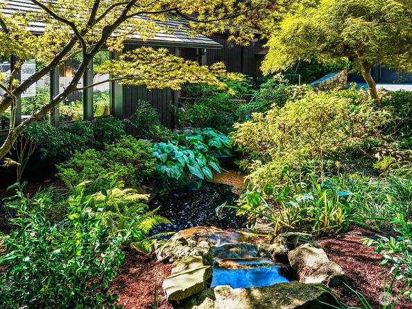 18 Holly Lane, Mercer Island WA 98040