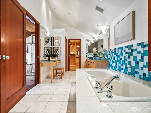 18 Holly Lane, Mercer Island WA 98040