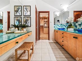 18 Holly Lane, Mercer Island WA 98040