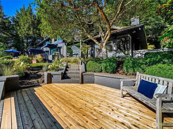 18 Holly Lane, Mercer Island WA 98040