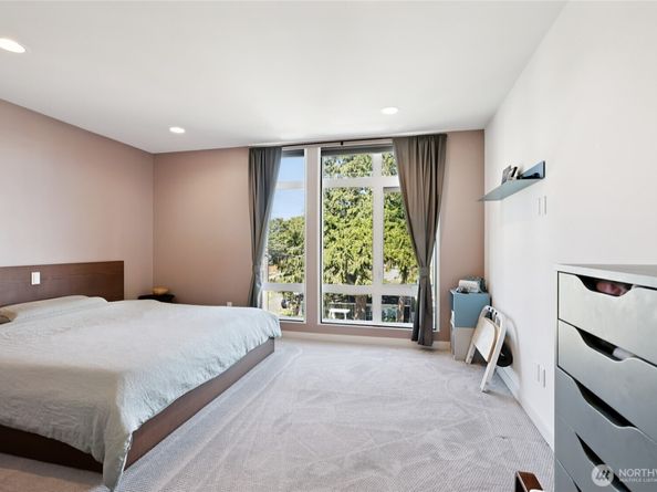 3070 61st Avenue SW, Seattle WA 98116