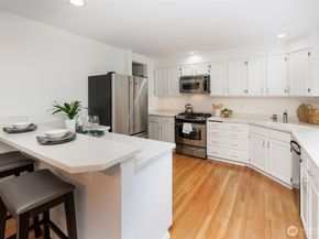 11423 NE 104th Street, Kirkland WA 98033