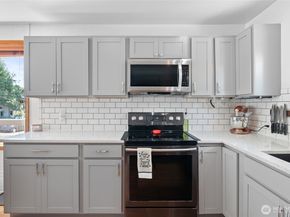 11515 7th Avenue NE, Seattle WA 98125