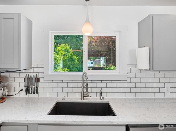 11515 7th Avenue NE, Seattle WA 98125