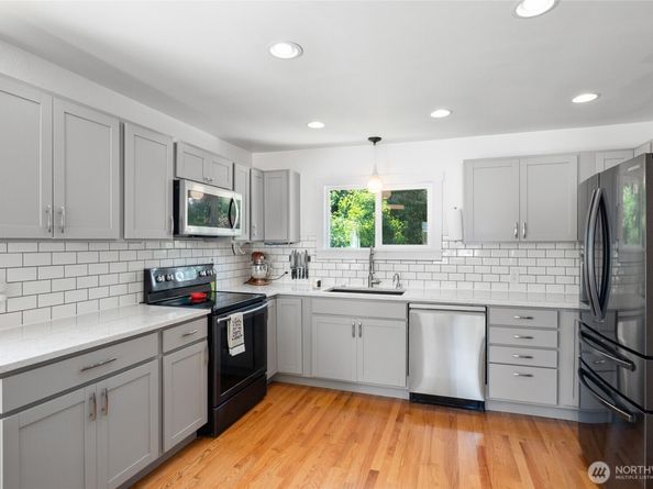 11515 7th Avenue NE, Seattle WA 98125