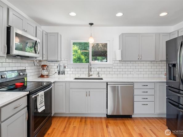 11515 7th Avenue NE, Seattle WA 98125