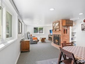 11515 7th Avenue NE, Seattle WA 98125
