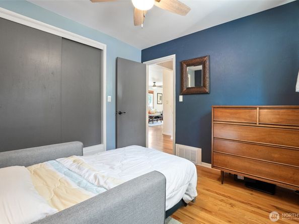 11515 7th Avenue NE, Seattle WA 98125