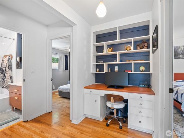 11515 7th Avenue NE, Seattle WA 98125