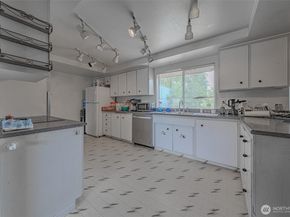5735 NE 8th Street, Renton WA 98059