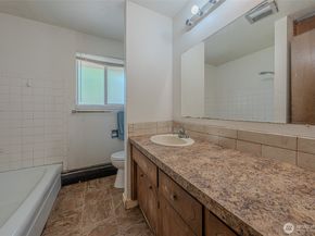 5735 NE 8th Street, Renton WA 98059